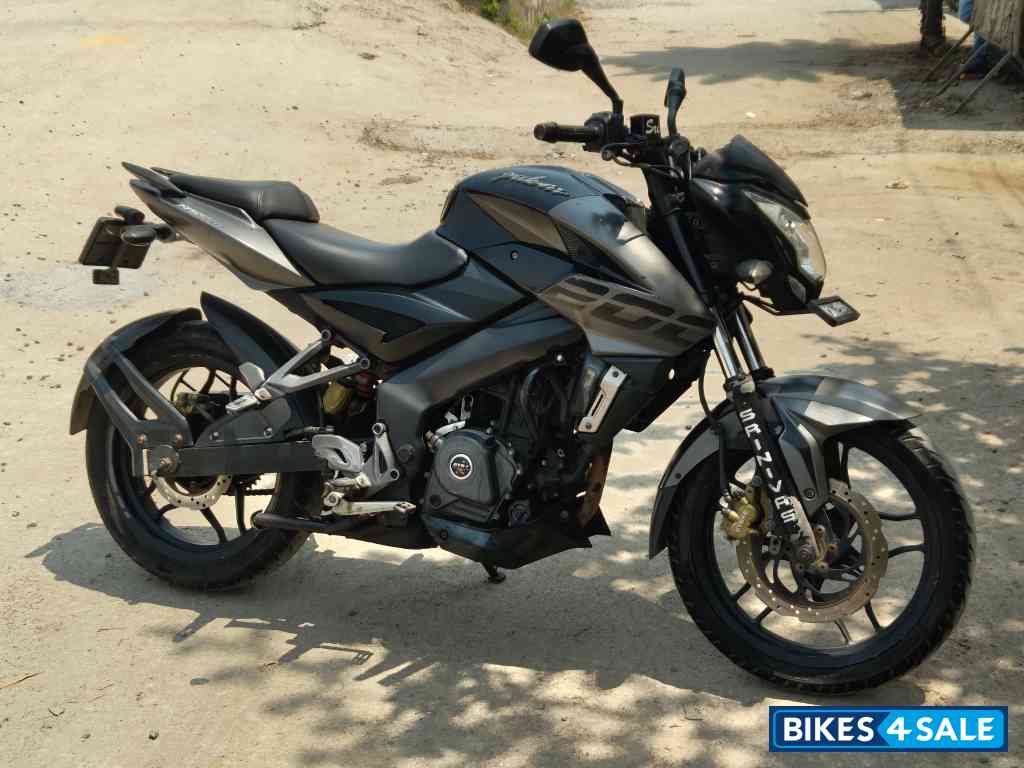 Black And Grey Bajaj Pulsar NS200