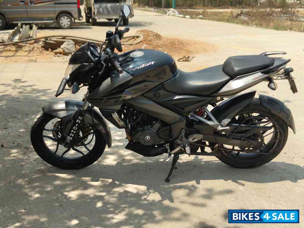 Black And Grey Bajaj Pulsar NS200