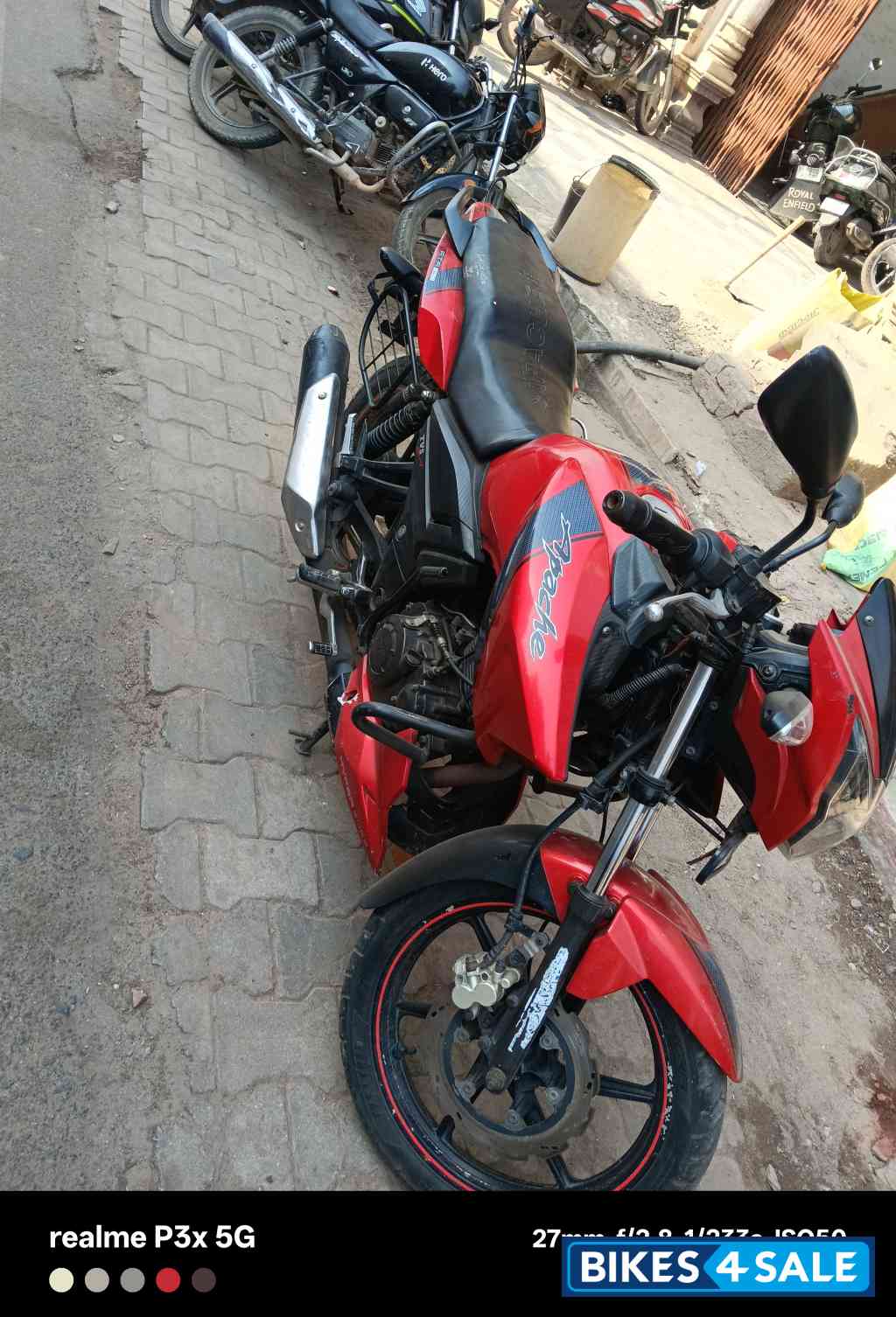 Red TVS Apache RTR 160