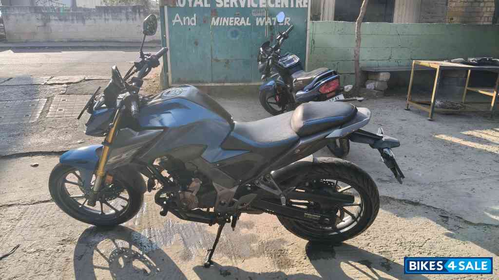 Honda CB300F Deluxe Pro