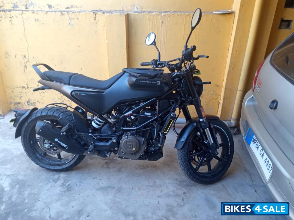 Husqvarna Svartpilen 250