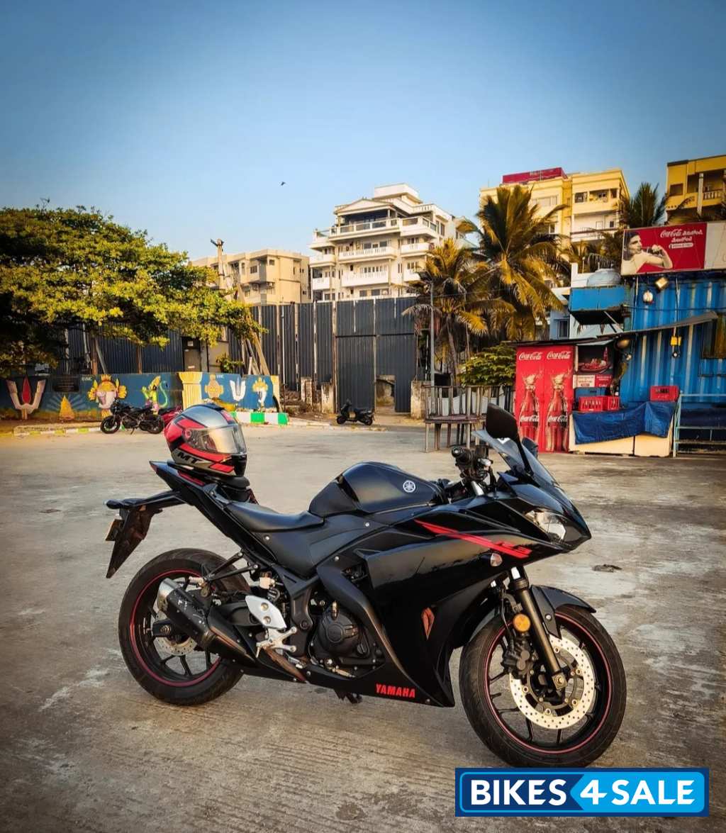 Black Red Yamaha YZF R3