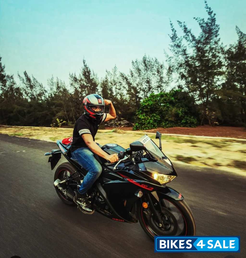 Black Red Yamaha YZF R3