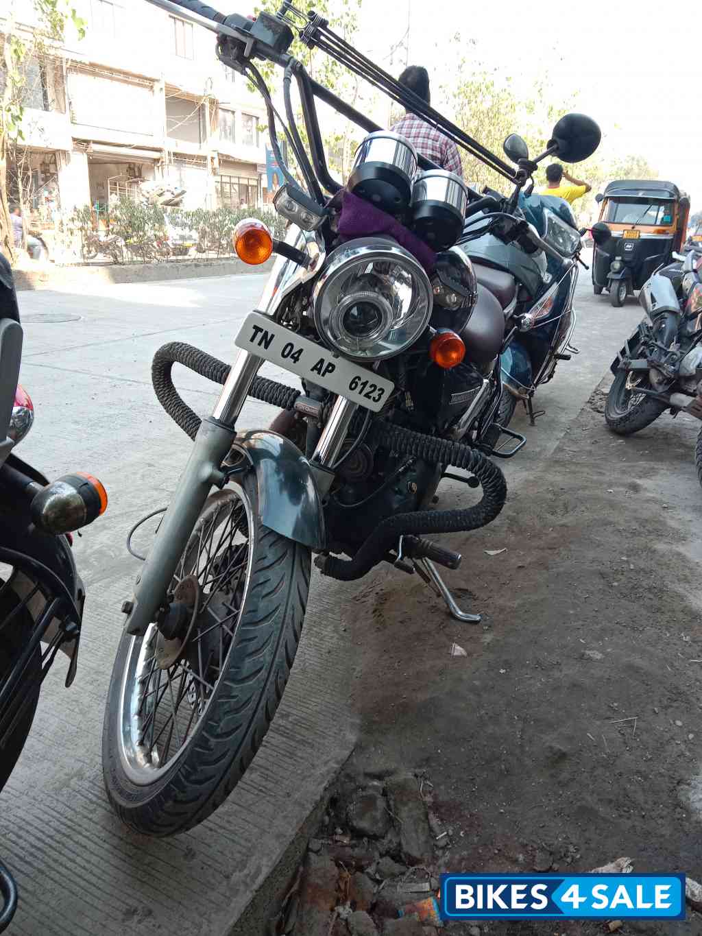 Black Royal Enfield Thunderbird 350