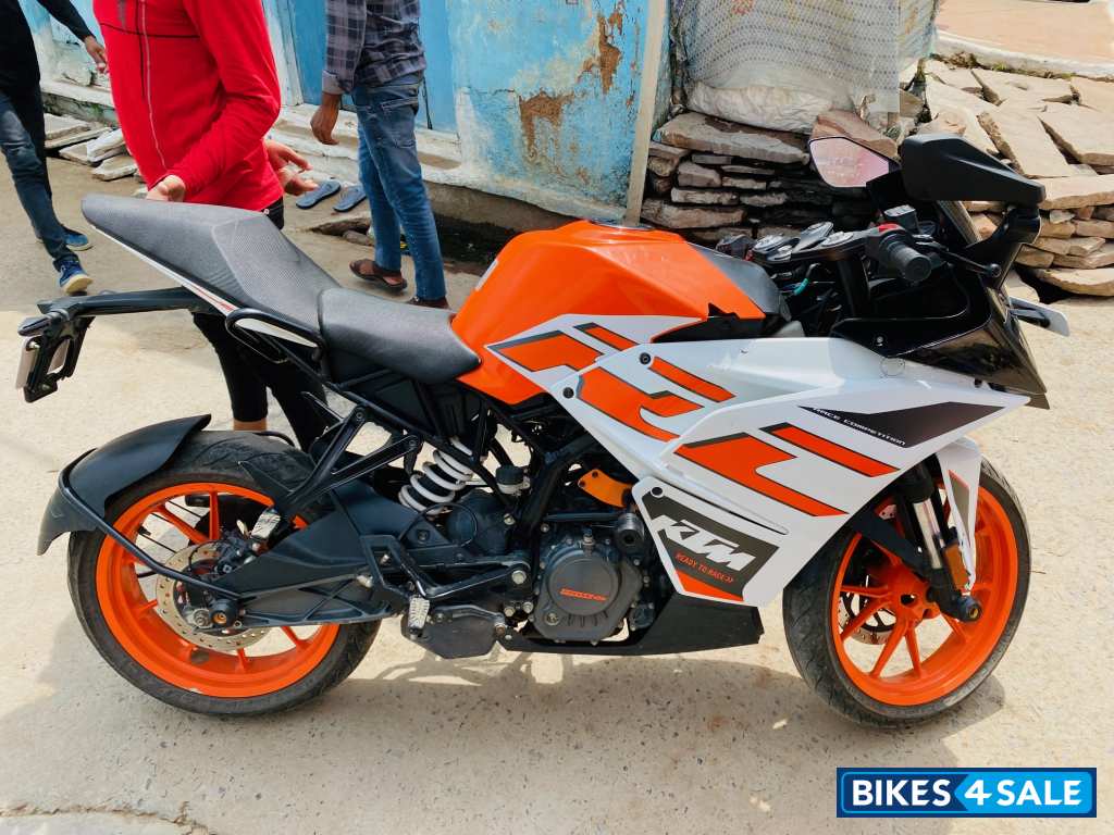 White & Orange KTM RC 125 2020