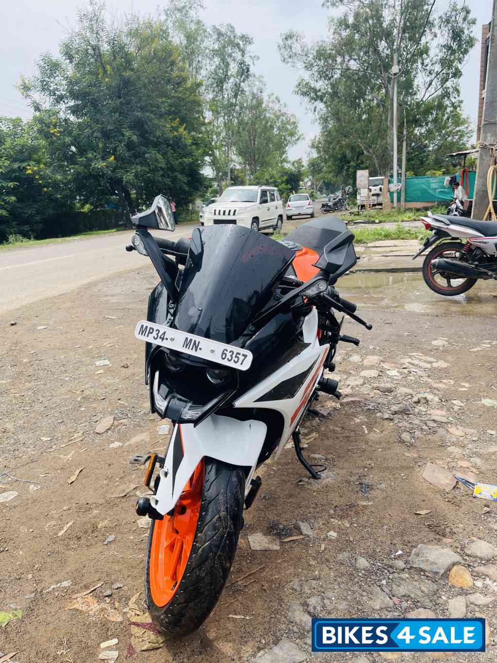 White & Orange KTM RC 125 2020