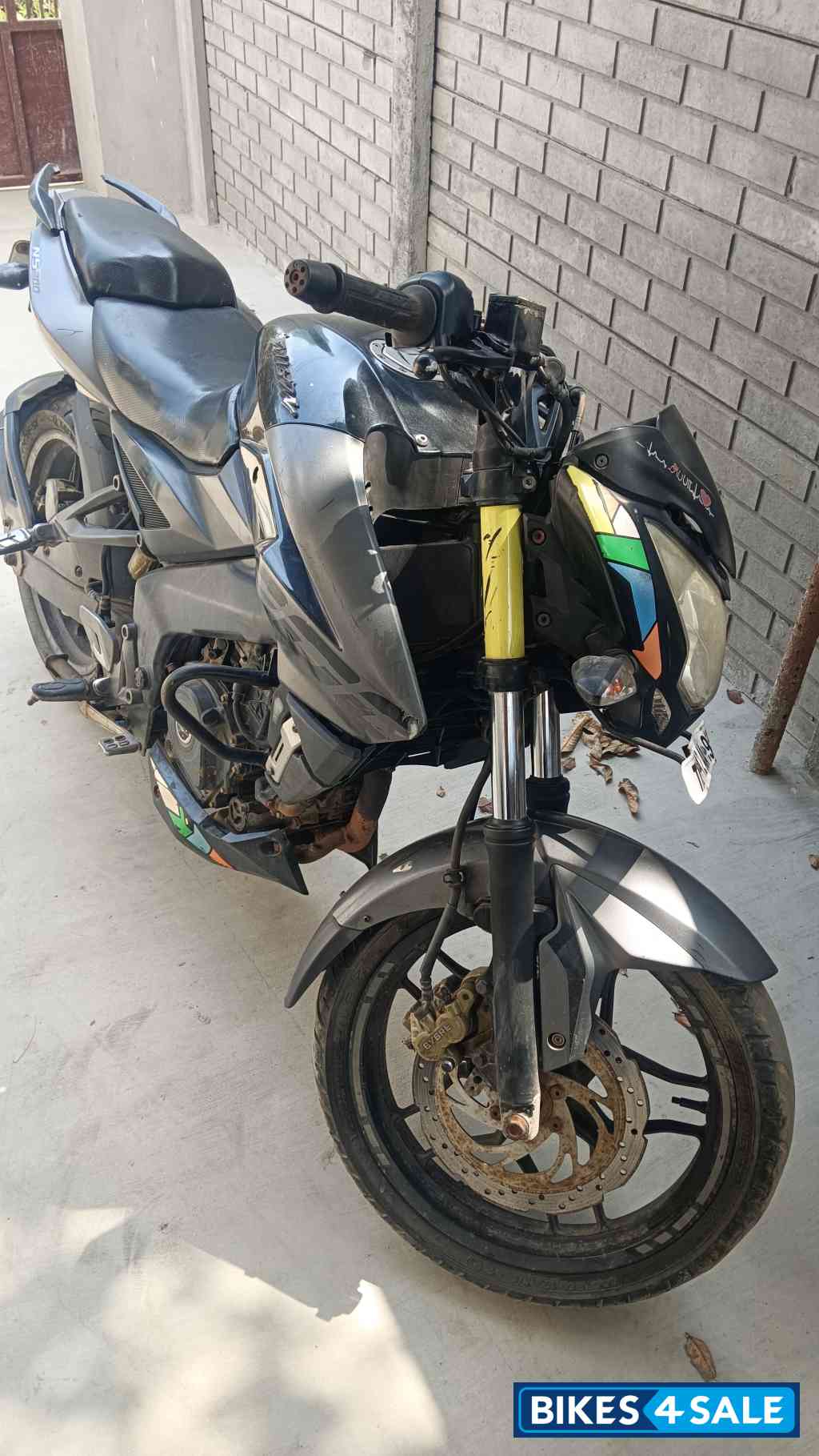 Black Bajaj Pulsar NS200 Black Bajaj Pulsar NS200