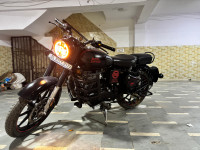 Royal Enfield Classic Stealth Black 2021 Model