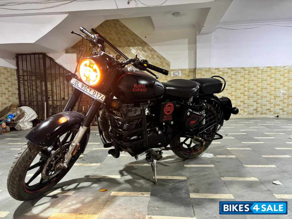 Royal Enfield Classic Stealth Black