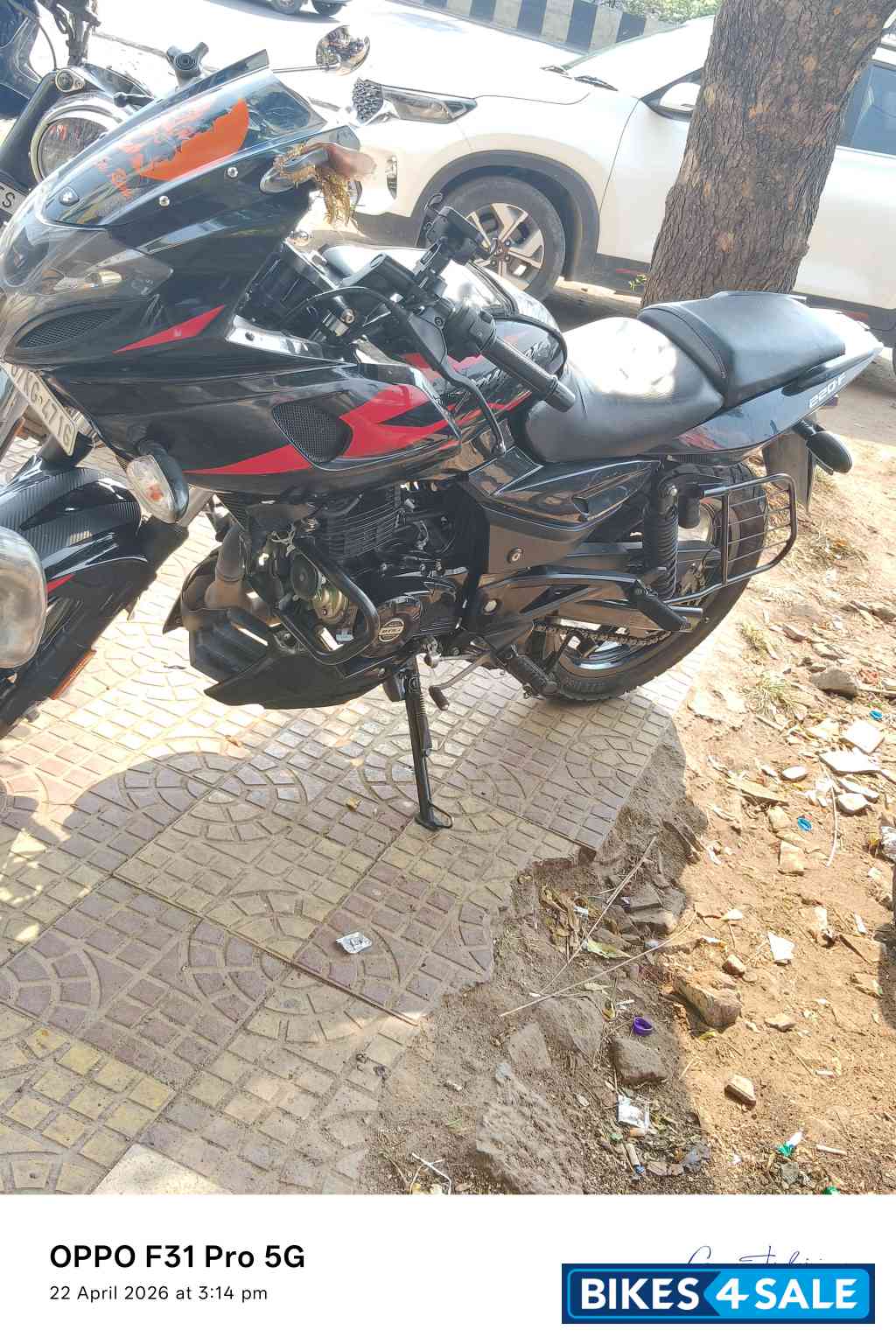 Bajaj Pulsar 220F