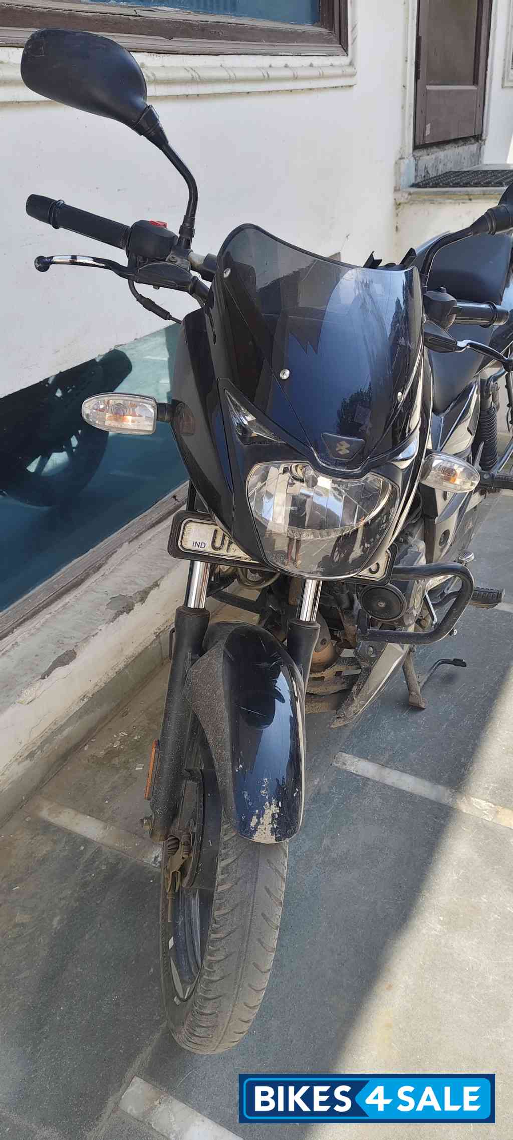 Black Bajaj Pulsar 125 Split Seat