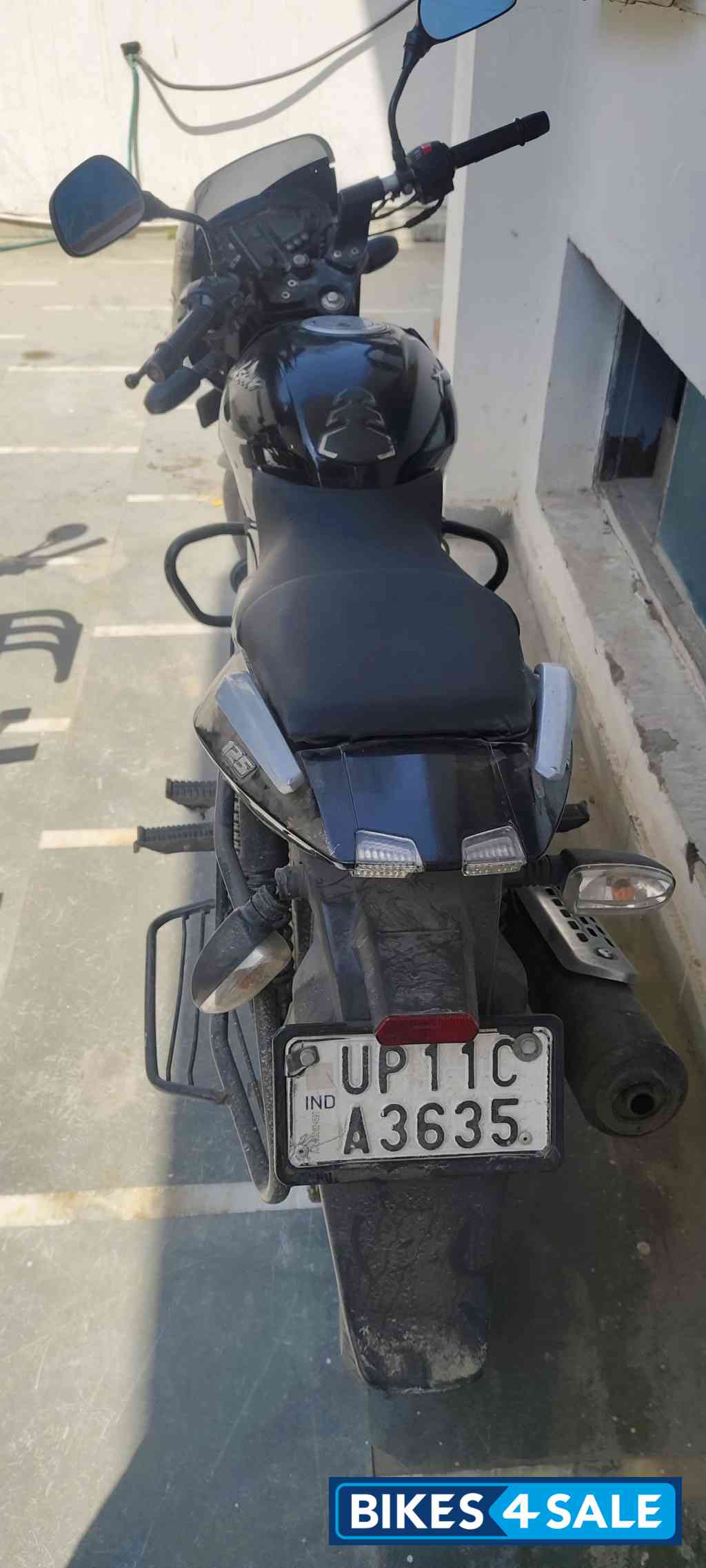 Black Bajaj Pulsar 125 Split Seat