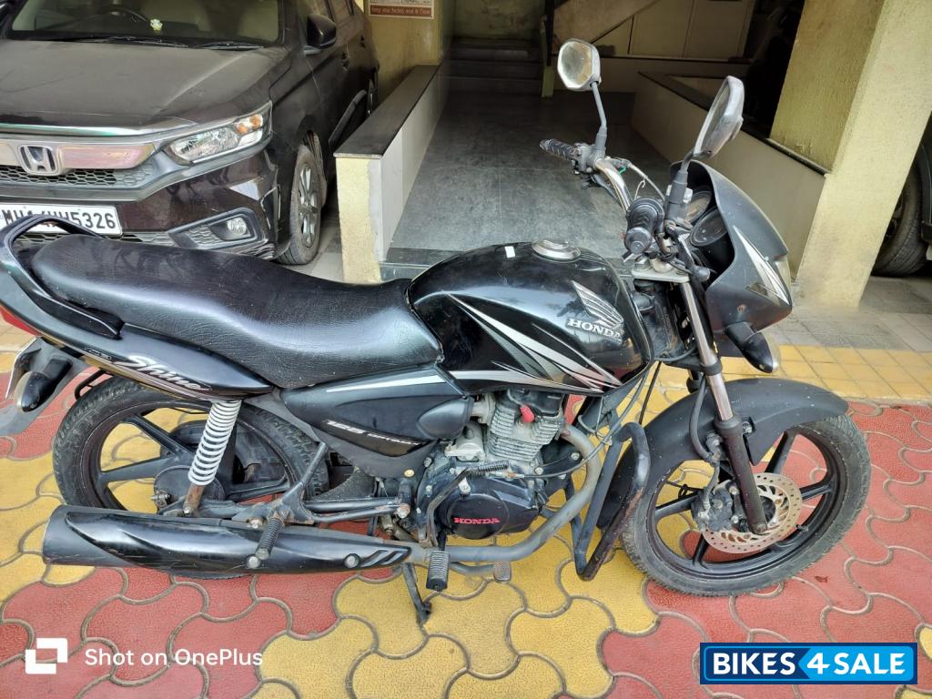 Black Honda Shine 125