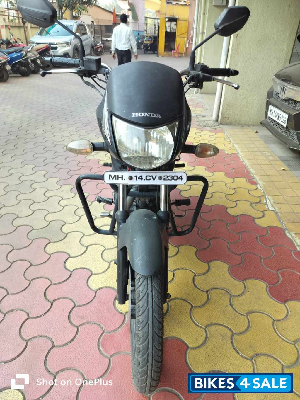 Black Honda Shine 125