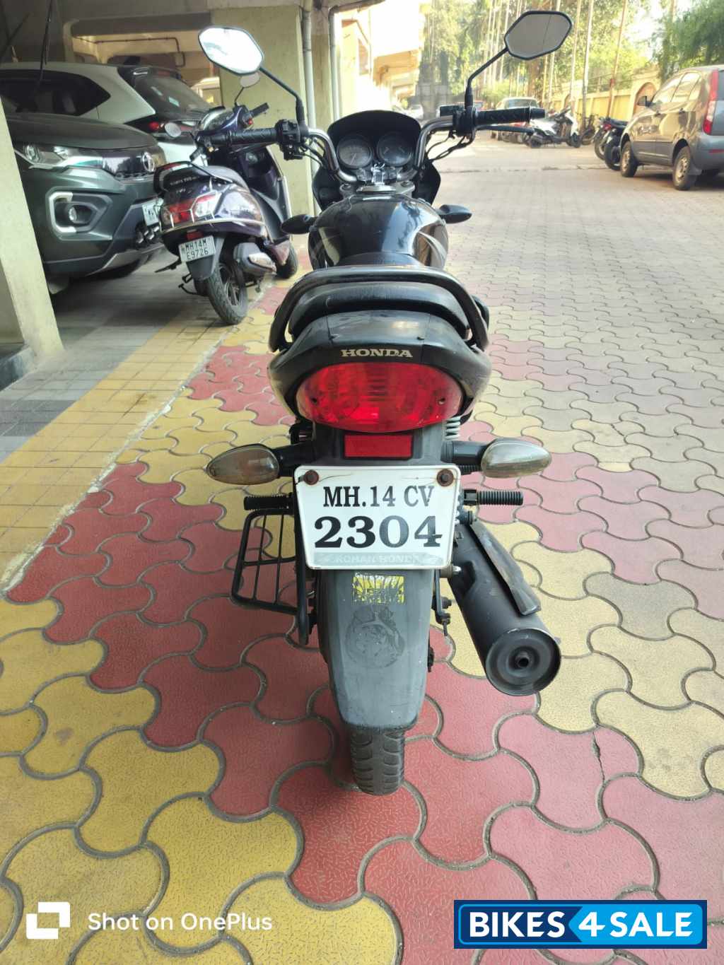 Black Honda Shine 125