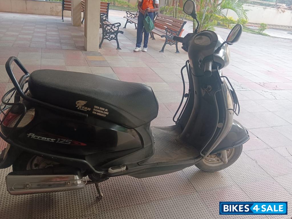 Black Suzuki Access 125