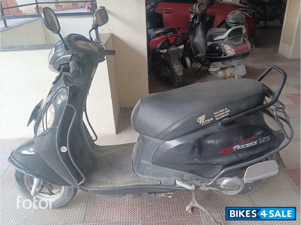 Black Suzuki Access 125