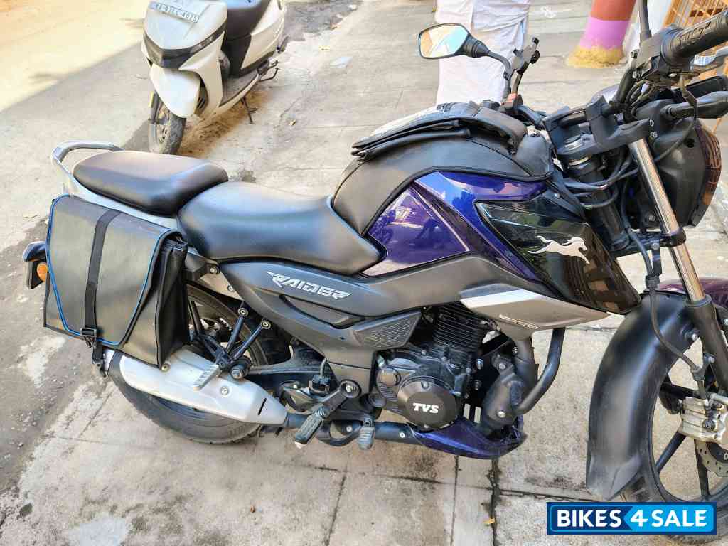 Blue TVS Raider 125