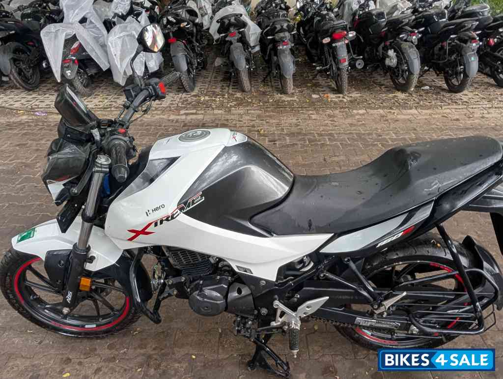 White Hero Xtreme 160R White Hero Xtreme 160R