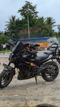 Black Bajaj Dominar 250