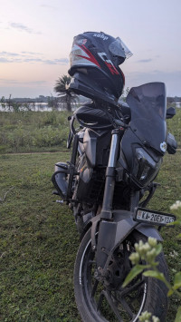 Black Bajaj Dominar 250