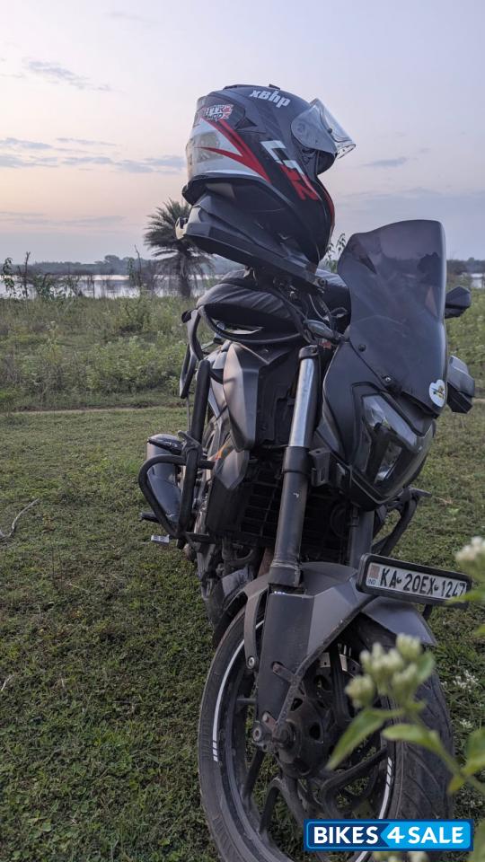 Black Bajaj Dominar 250