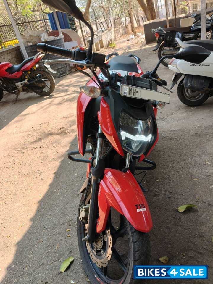 Red TVS Apache RTR 160 4V BS6