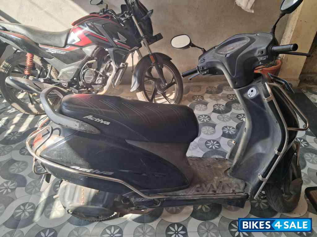 Black Honda Activa
