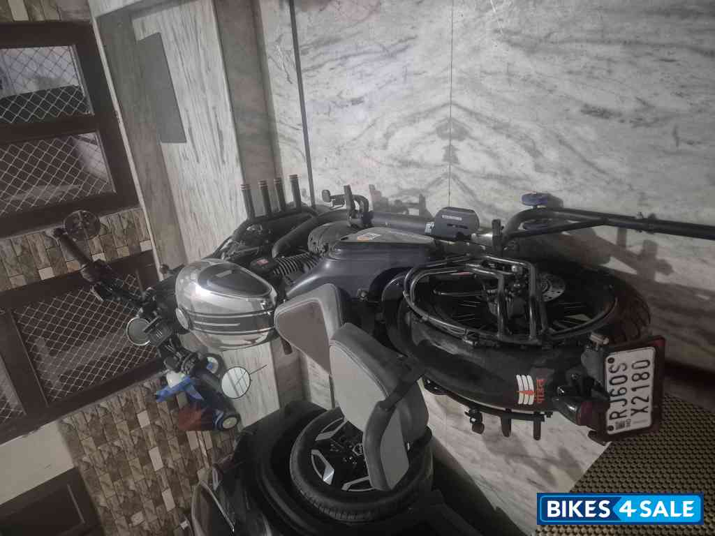 Black Mirror Jawa 42 Bobber Black Mirror