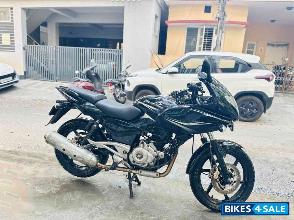 Bajaj Pulsar 220 DTSi