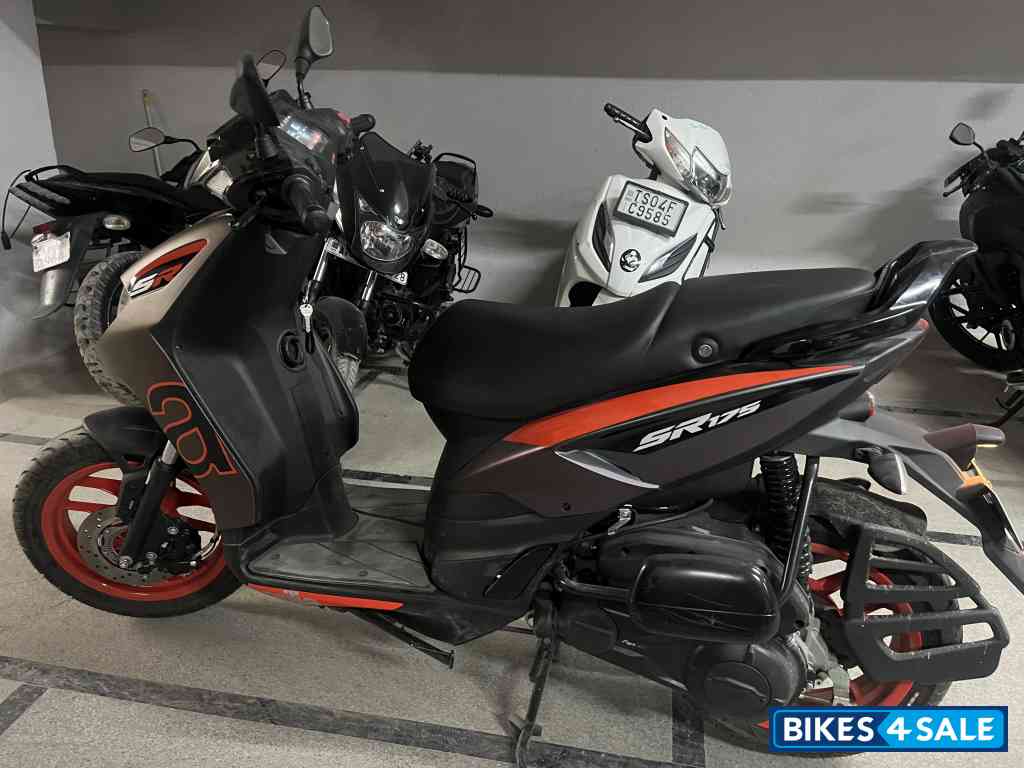 Dark Prismatic Grey Aprilia SR 175 hp.e