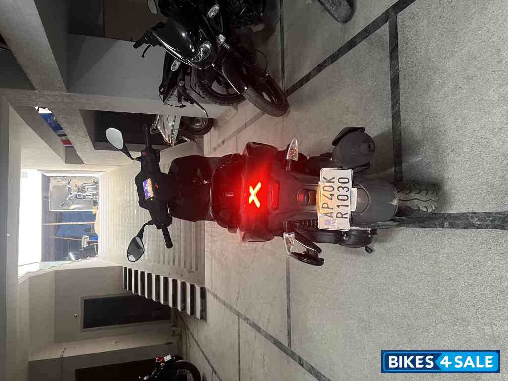 Dark Prismatic Grey Aprilia SR 175 hp.e