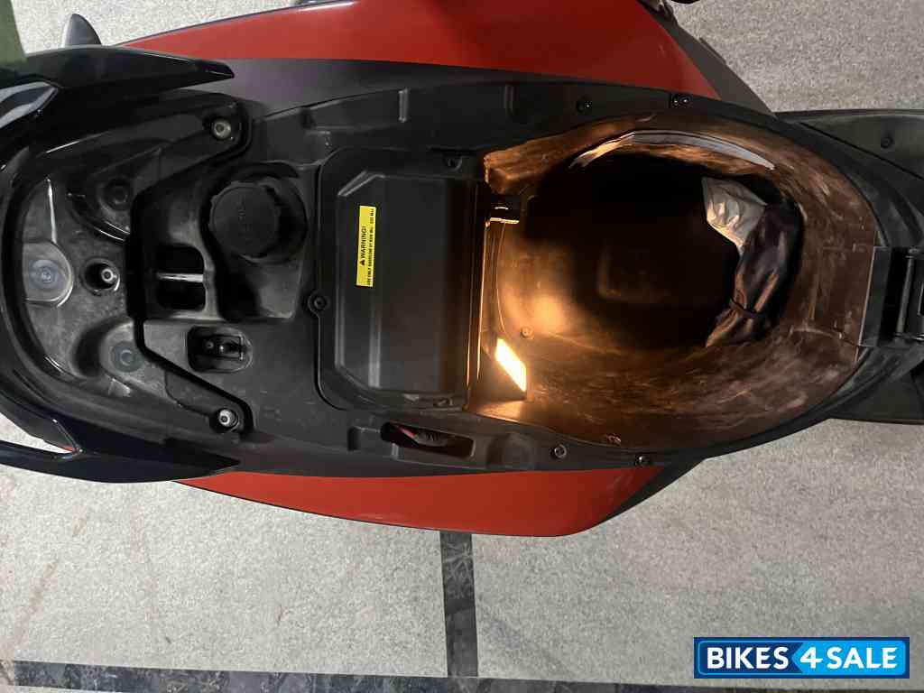 Dark Prismatic Grey Aprilia SR 175 hp.e