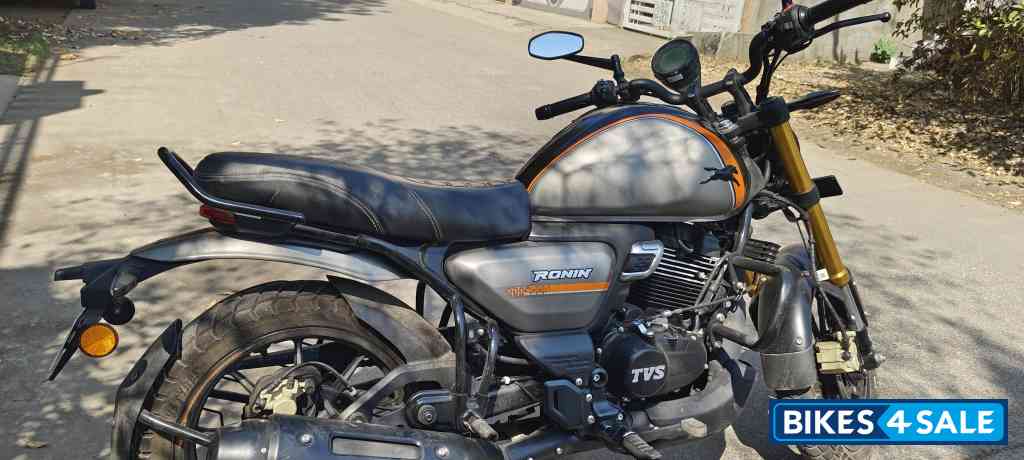 Charcoal Emerald TVS Ronin DS 2025