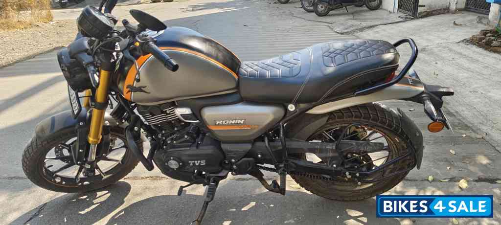 Charcoal Emerald TVS Ronin DS 2025