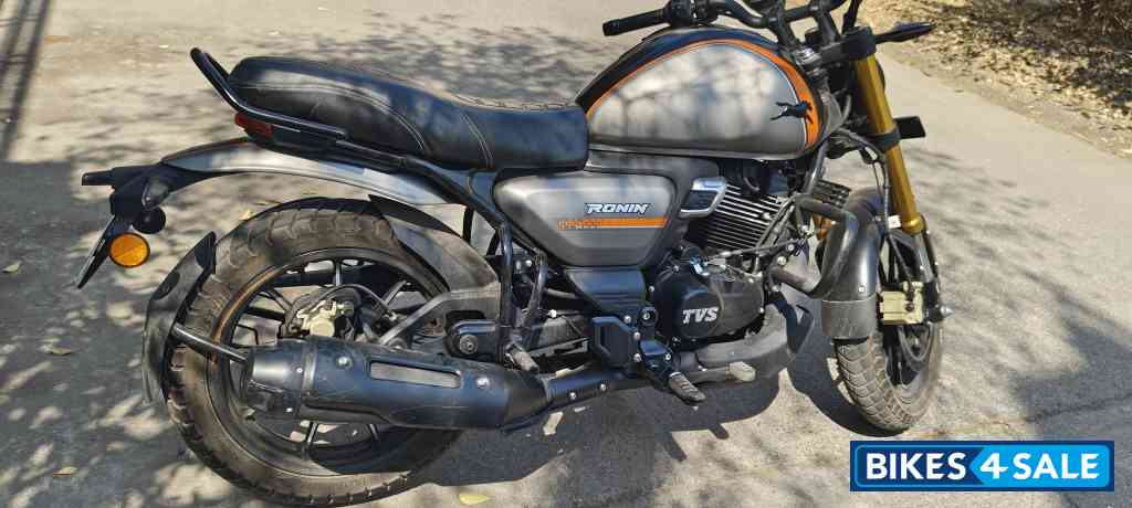 Charcoal Emerald TVS Ronin DS 2025
