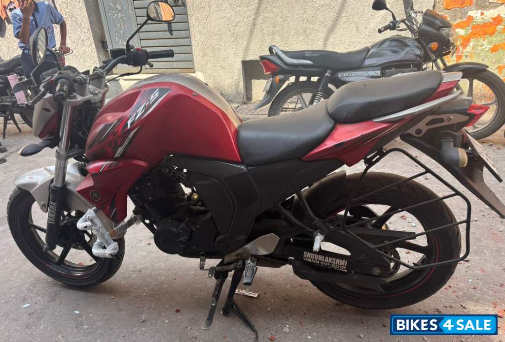 Red Yamaha FZ-S FI V2