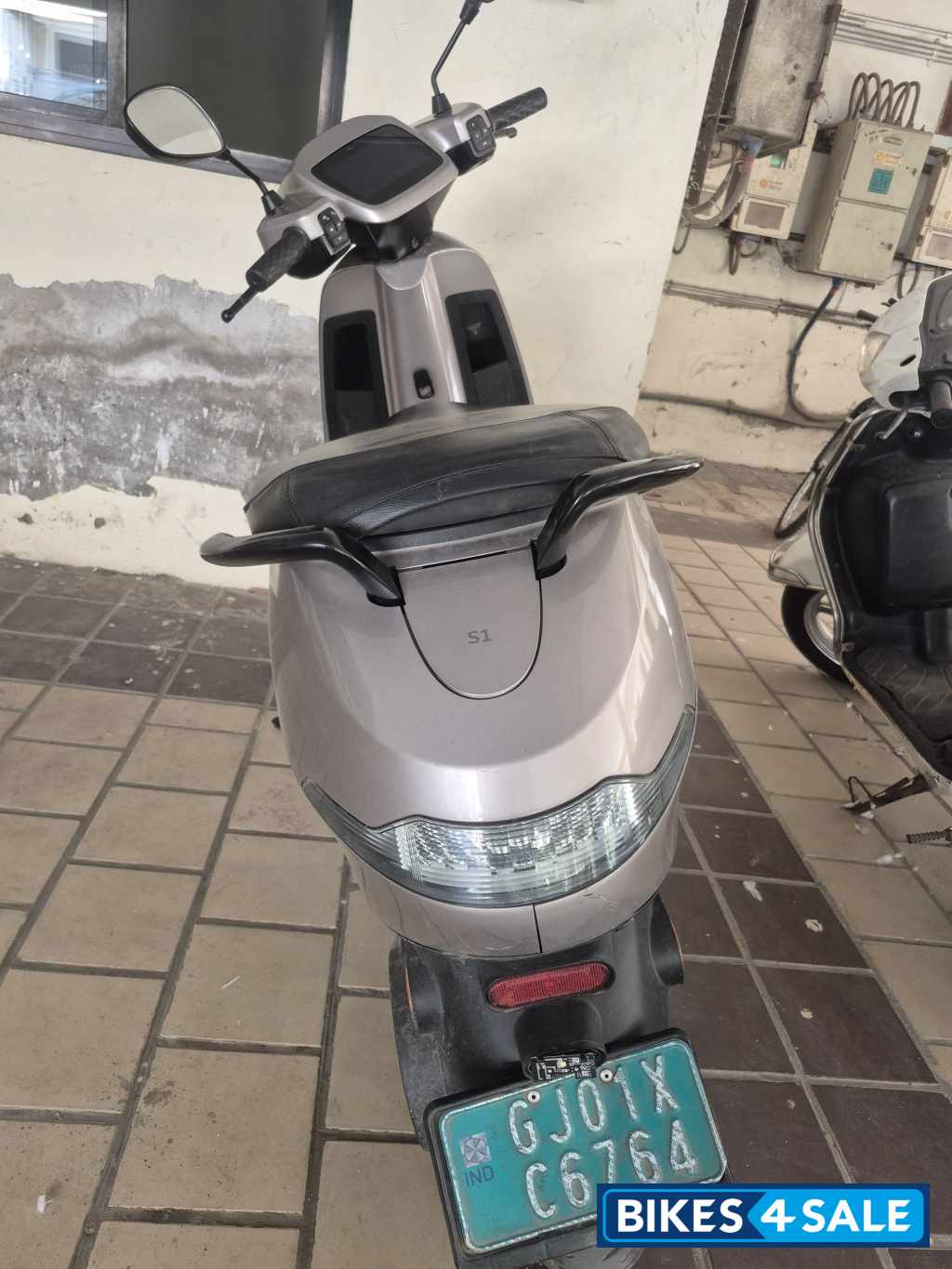 Silver Ola S1 Silver Ola S1