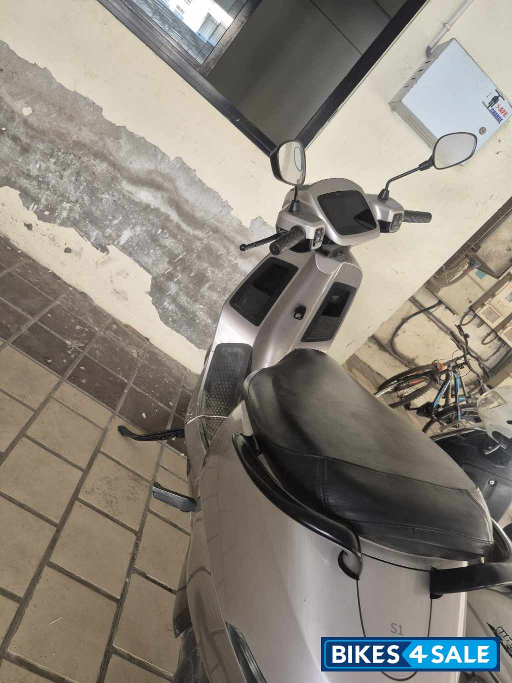 Silver Ola S1 Silver Ola S1