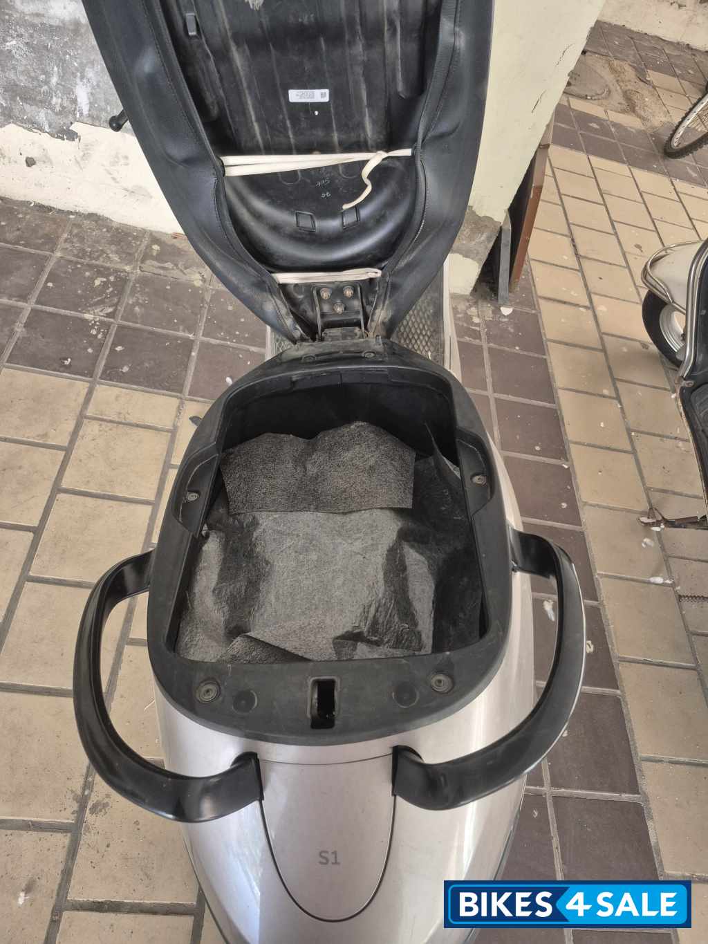 Silver Ola S1 Silver Ola S1