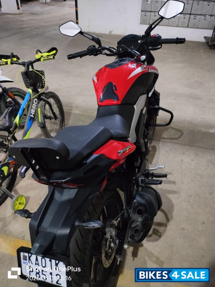 Red Bajaj Dominar 250