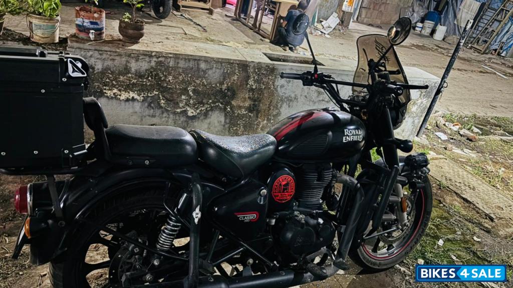 Royal Enfield Classic Stealth Black