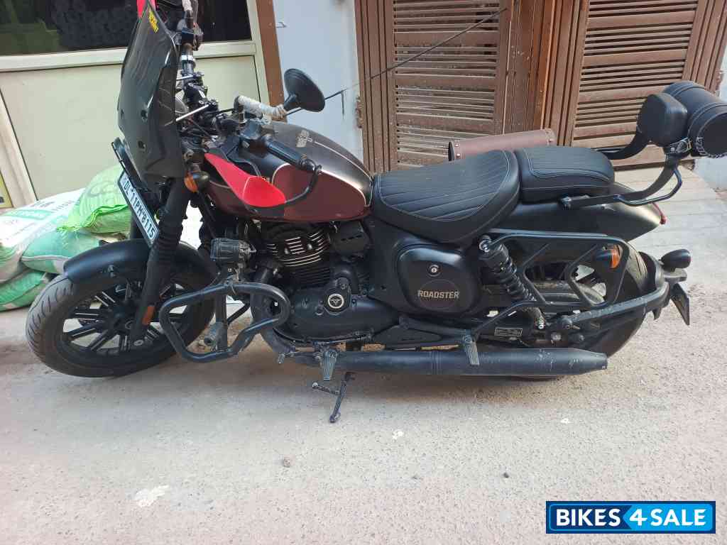 Yezdi Roadster Dual Tone