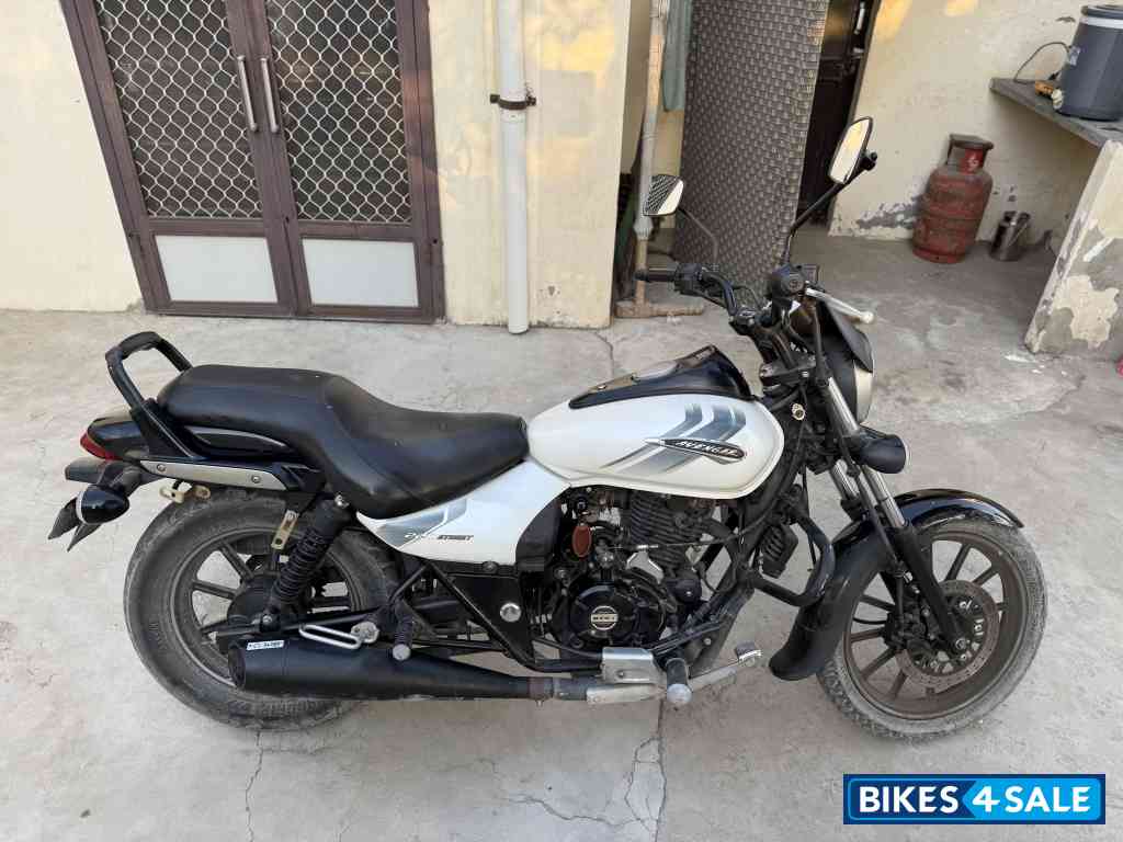 Bajaj Avenger Street 220