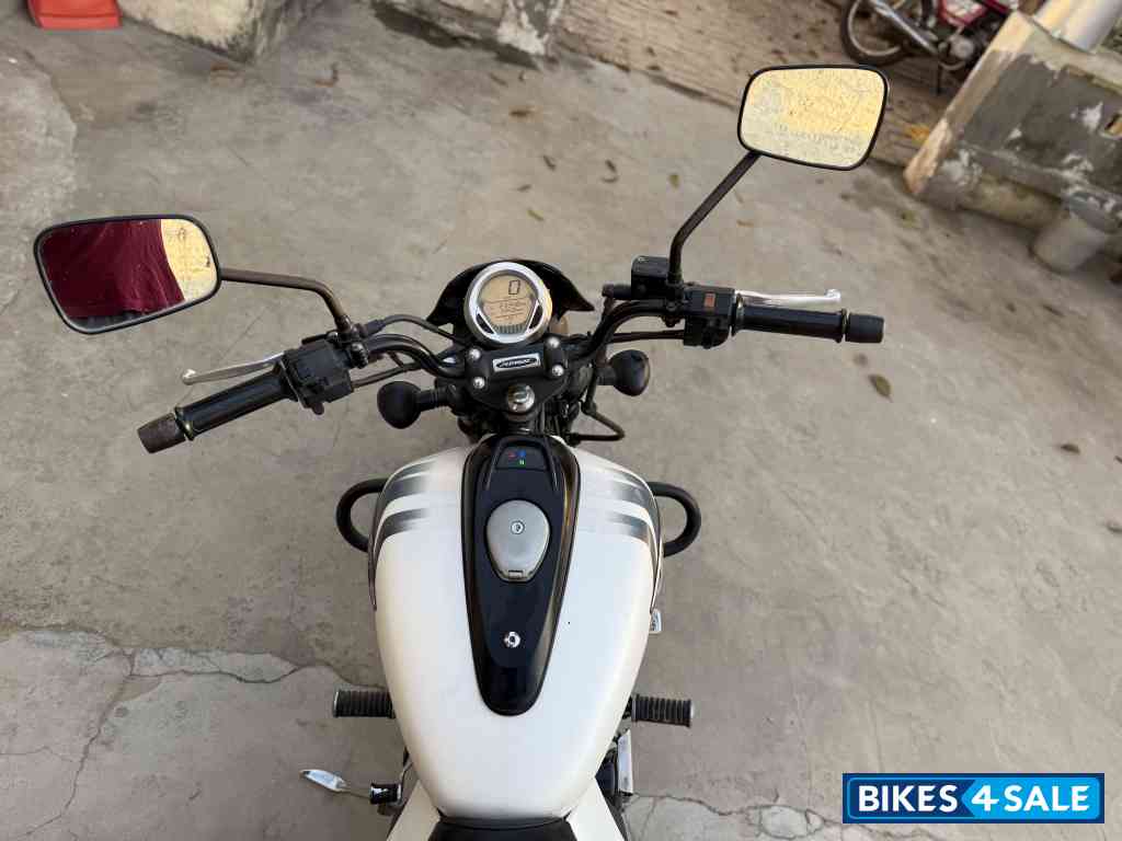 Bajaj Avenger Street 220