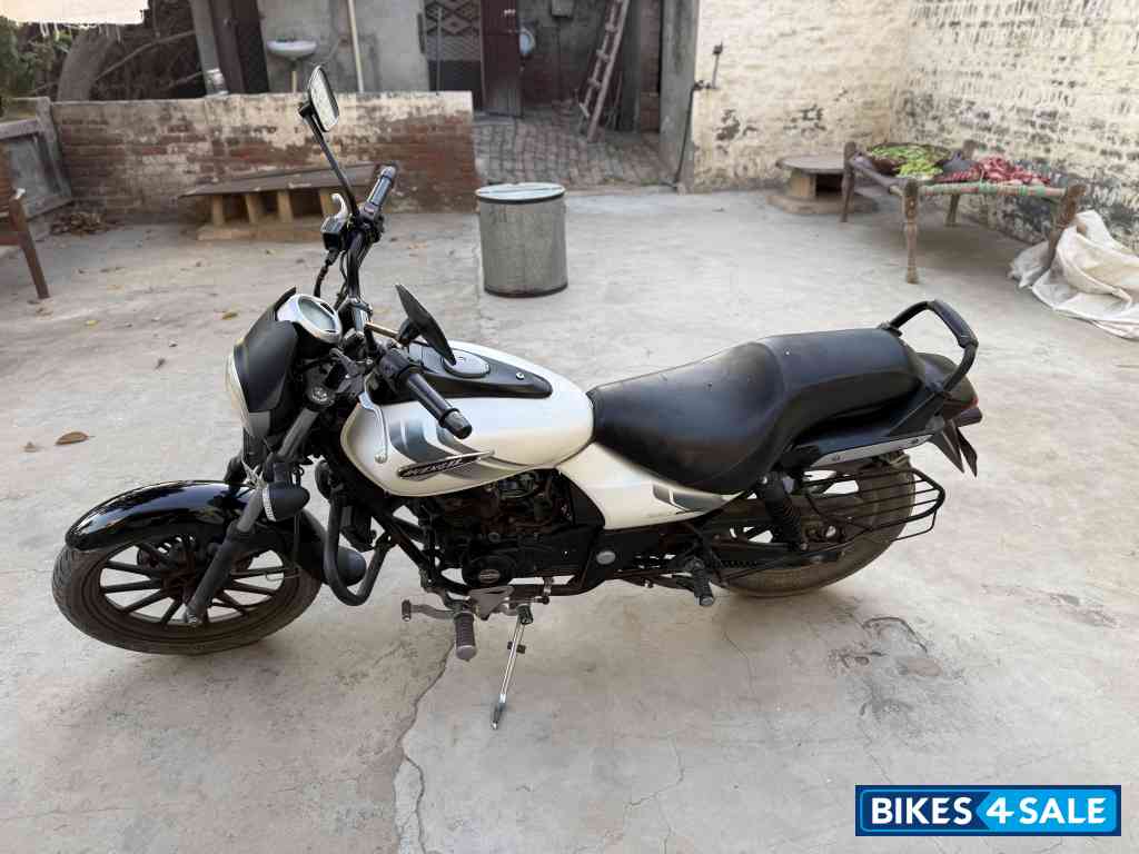 Bajaj Avenger Street 220