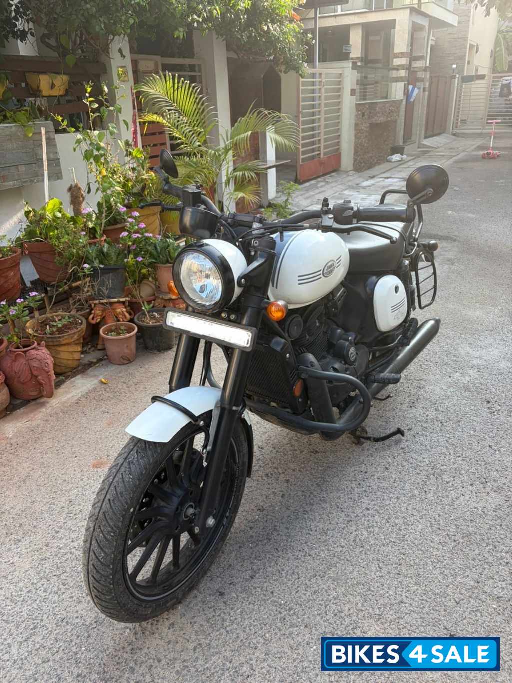 White Jawa 42 Dual Channel ABS Sirius White