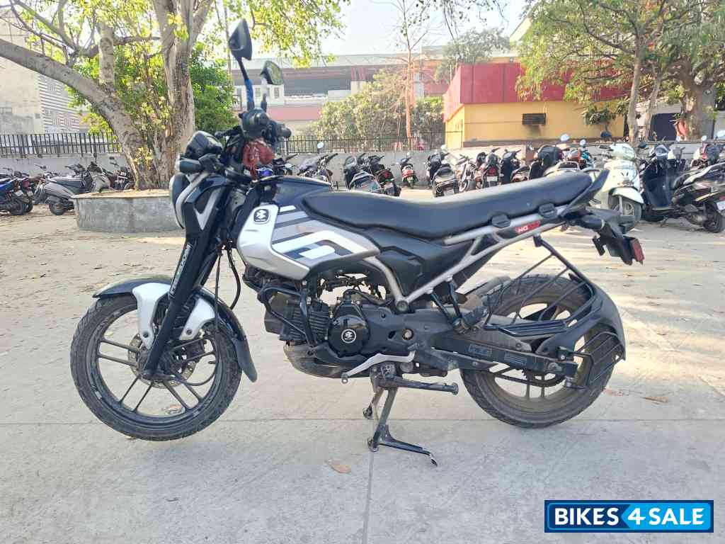 Black & Grey Bajaj Freedom 125 NG04 Disc LED