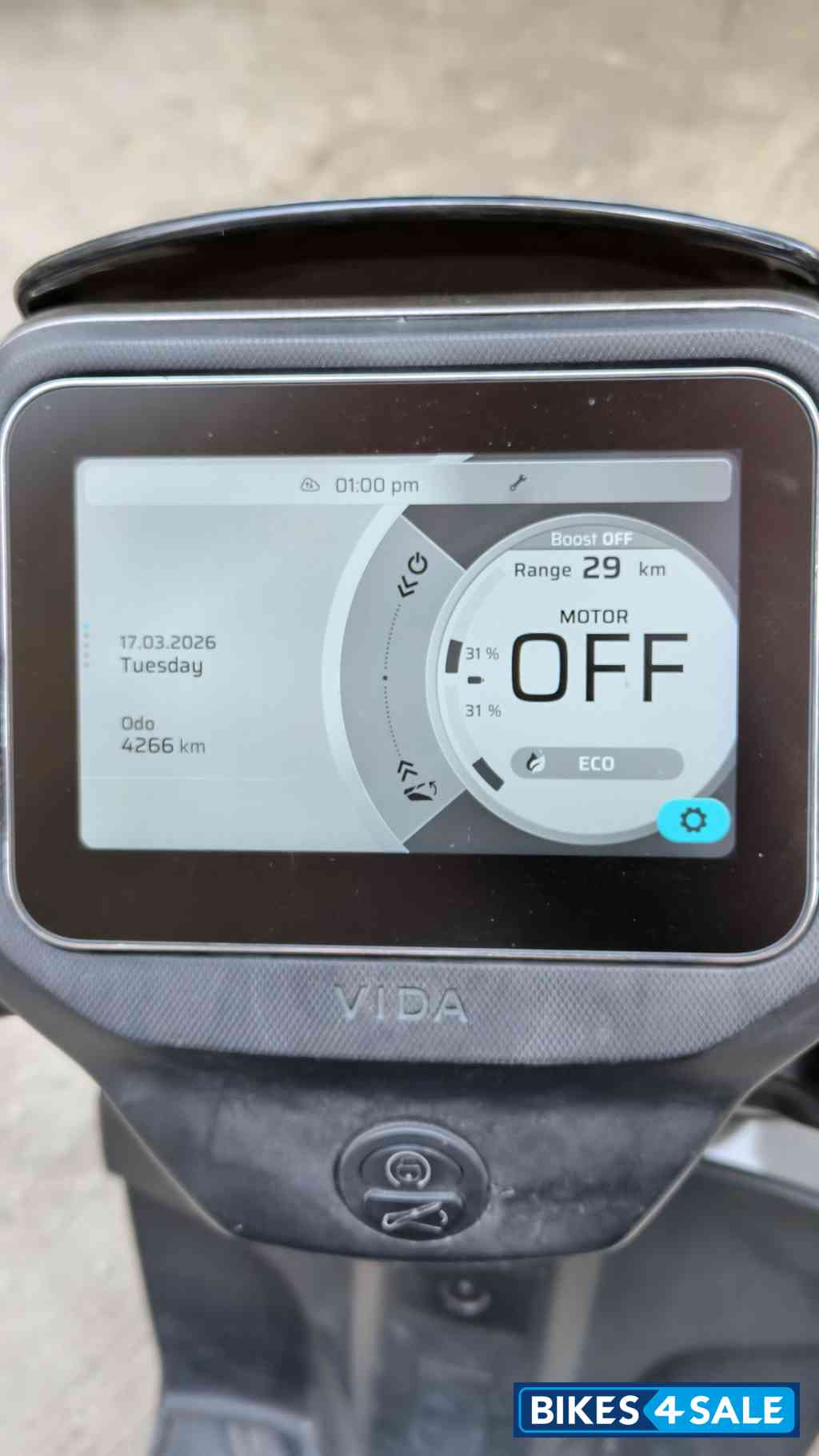 White & Grey Vida V2 Plus