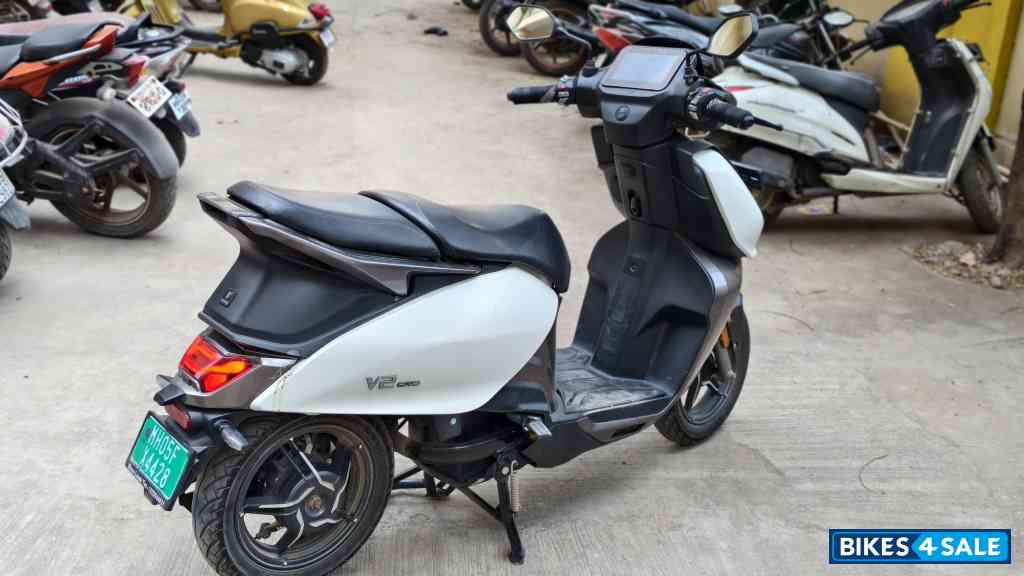 White & Grey Vida V2 Plus